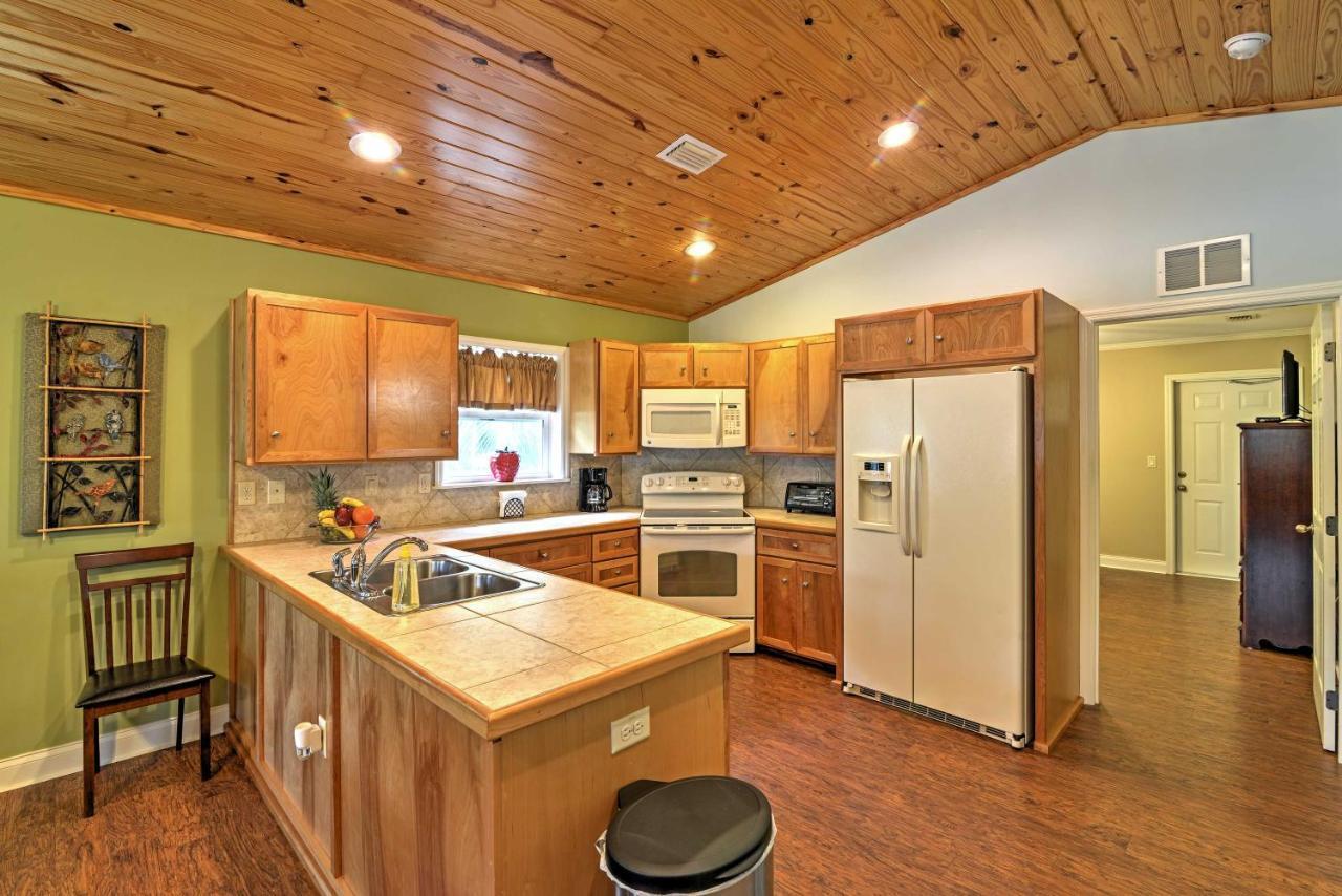 Crystal River Cottage On 1 Acre With Deck And Porch! Yankeetown Kültér fotó