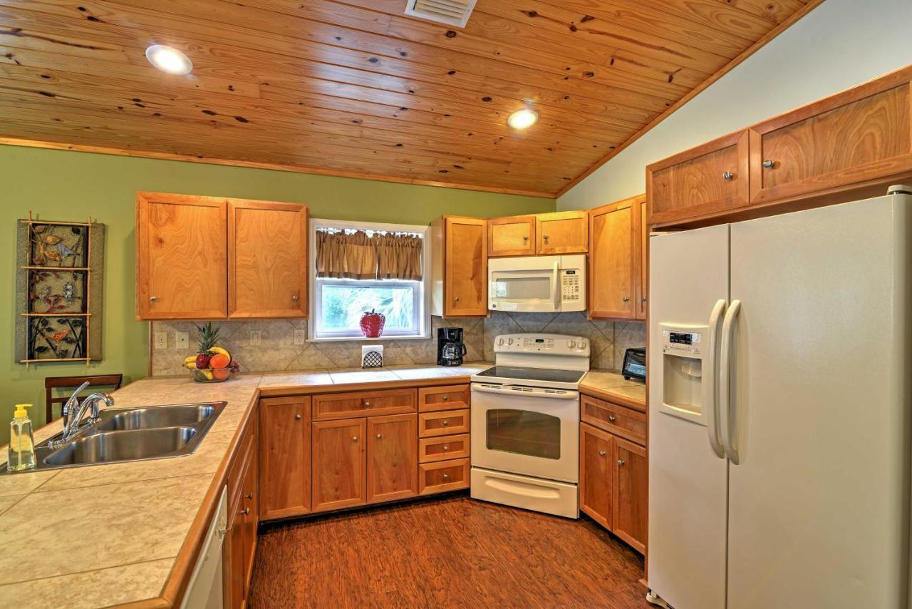 Crystal River Cottage On 1 Acre With Deck And Porch! Yankeetown Kültér fotó