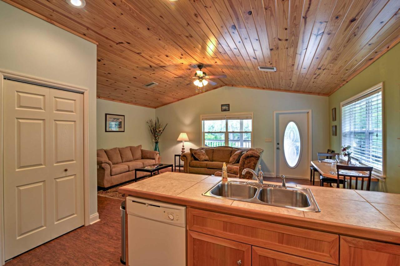 Crystal River Cottage On 1 Acre With Deck And Porch! Yankeetown Kültér fotó