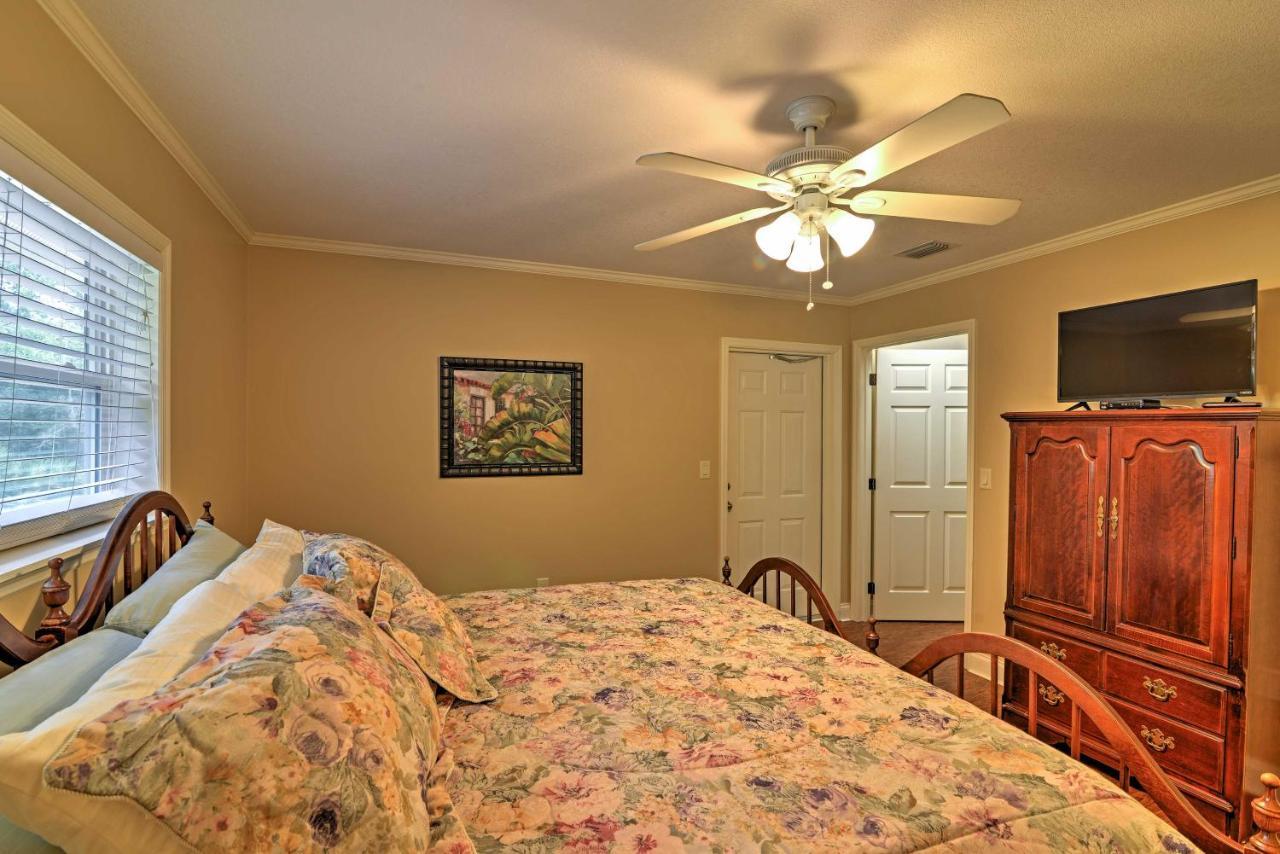 Crystal River Cottage On 1 Acre With Deck And Porch! Yankeetown Kültér fotó